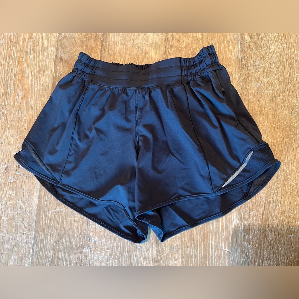 Lululemon Black Hotty Hot Low-Rise Lined Short 4" inseam. Size 6 never worn